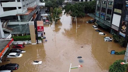 Aktivitas di Kemang Raya Lumpuh Akibat Banjir