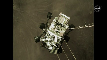 미 탐사로버 화성 착륙 2m 전 '찰칵'...피어오르는 먼지도 담겨 / YTN