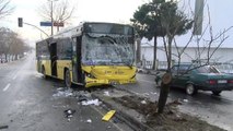 İstanbul’da İETT otobüsüyle minibüs çarpıştı: Yaralılar var