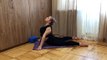 exercices de gymnastique pour la flexibilité du dos - nous entraînons des chorégraphies d'étirement et de contorsion
