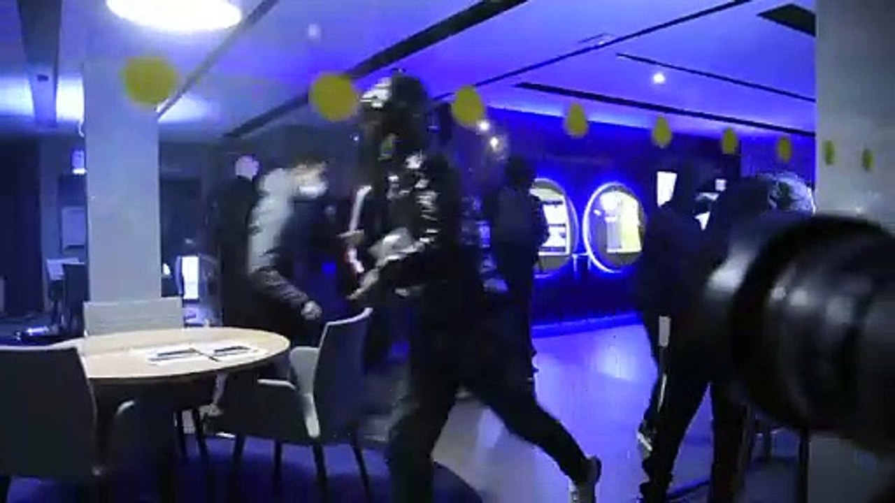 Plünderungen bei Kundgebungen für Rapmusiker Hasél