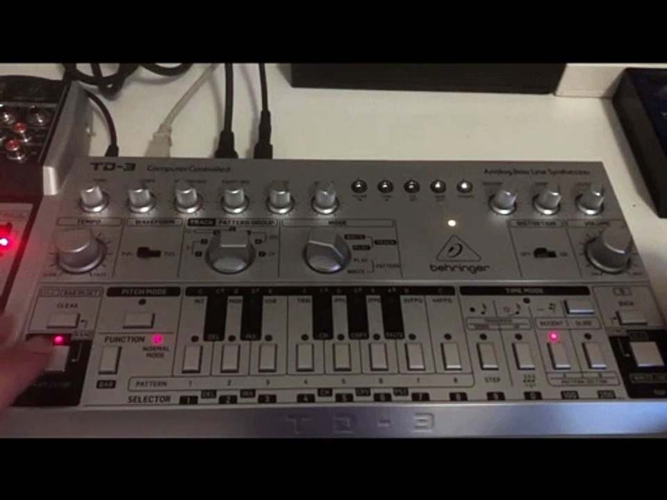 Behringer TD3 Tutorial Sequencer/Accent/Slide (German)