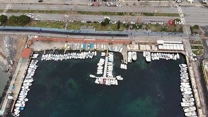 Balıkçıları tedirgin eden deniz salyası ağları bu hale getiriyor