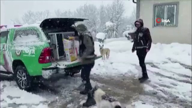 Türk polisinden yürekleri ısıtan hareket