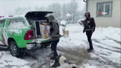 Türk polisinden yürekleri ısıtan hareket