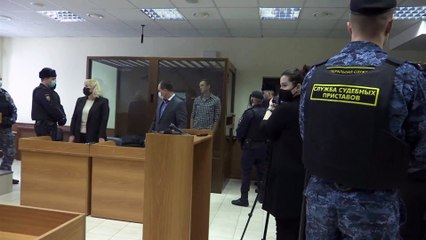 Due anni e mezzo a Navalny e una multa per diffamazione