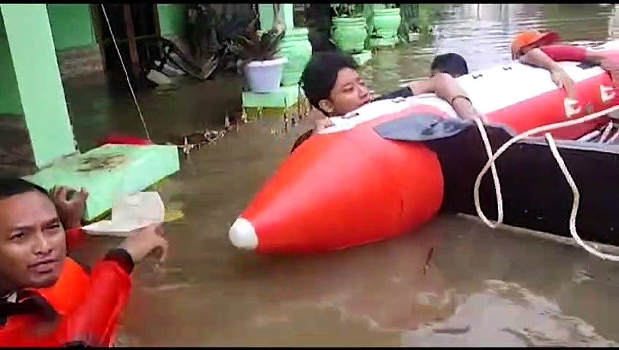 Jakarta: aus straßen wurden flüsse