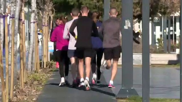 ANTALYA - Sahiller sokağa çıkma kısıtlamasından muaf tutulan turistlere kaldı