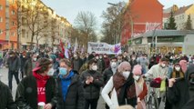 BERLİN - Almanya'da ırkçı terör saldırısında hayatını kaybedenlerin anıldığı yürüyüşe binlerce kişi katıldı