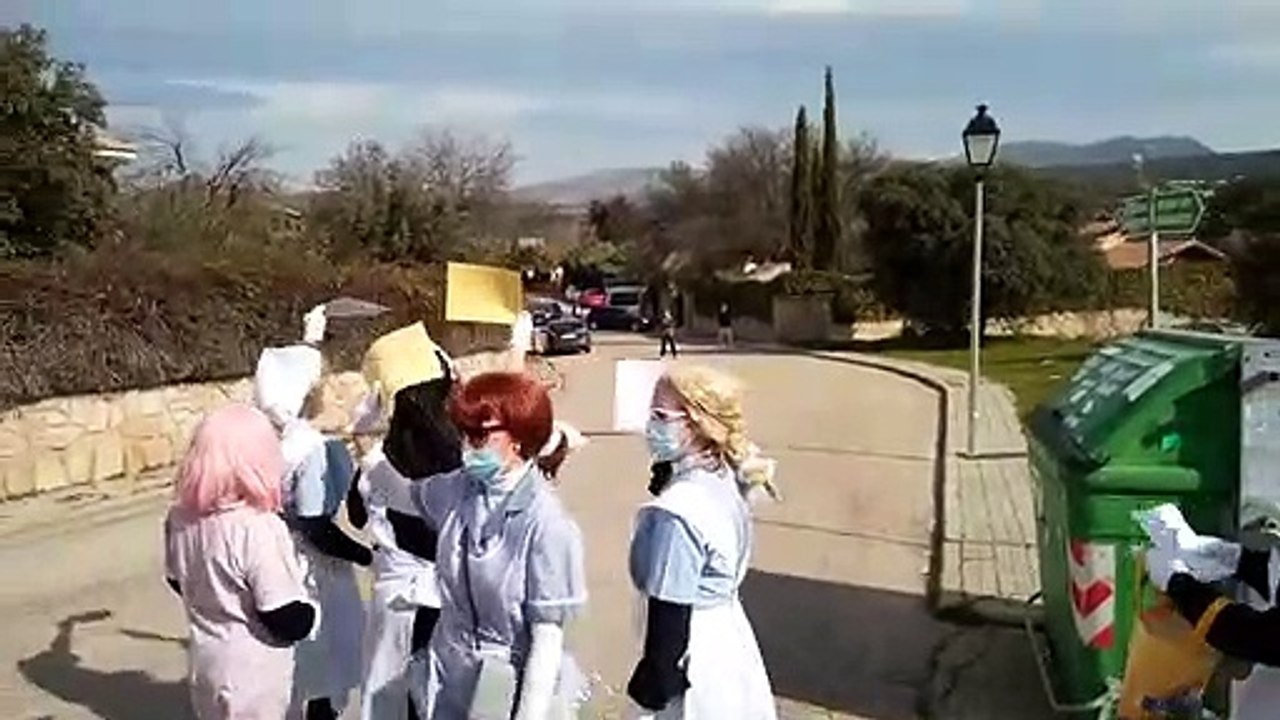 Niñeras buscando trabajo ante el casoplón de Pablo Iglesias e Irene Montero