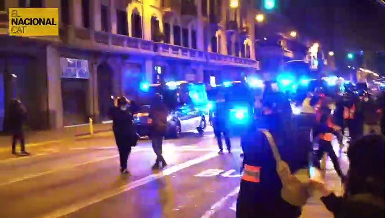 Enfrontaments entre Mossos i manifestants a la Via Laietana