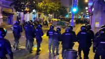 Els Mossos a Fontana durant la cinquena nit de protestes a Barcelona Guillem Ramos