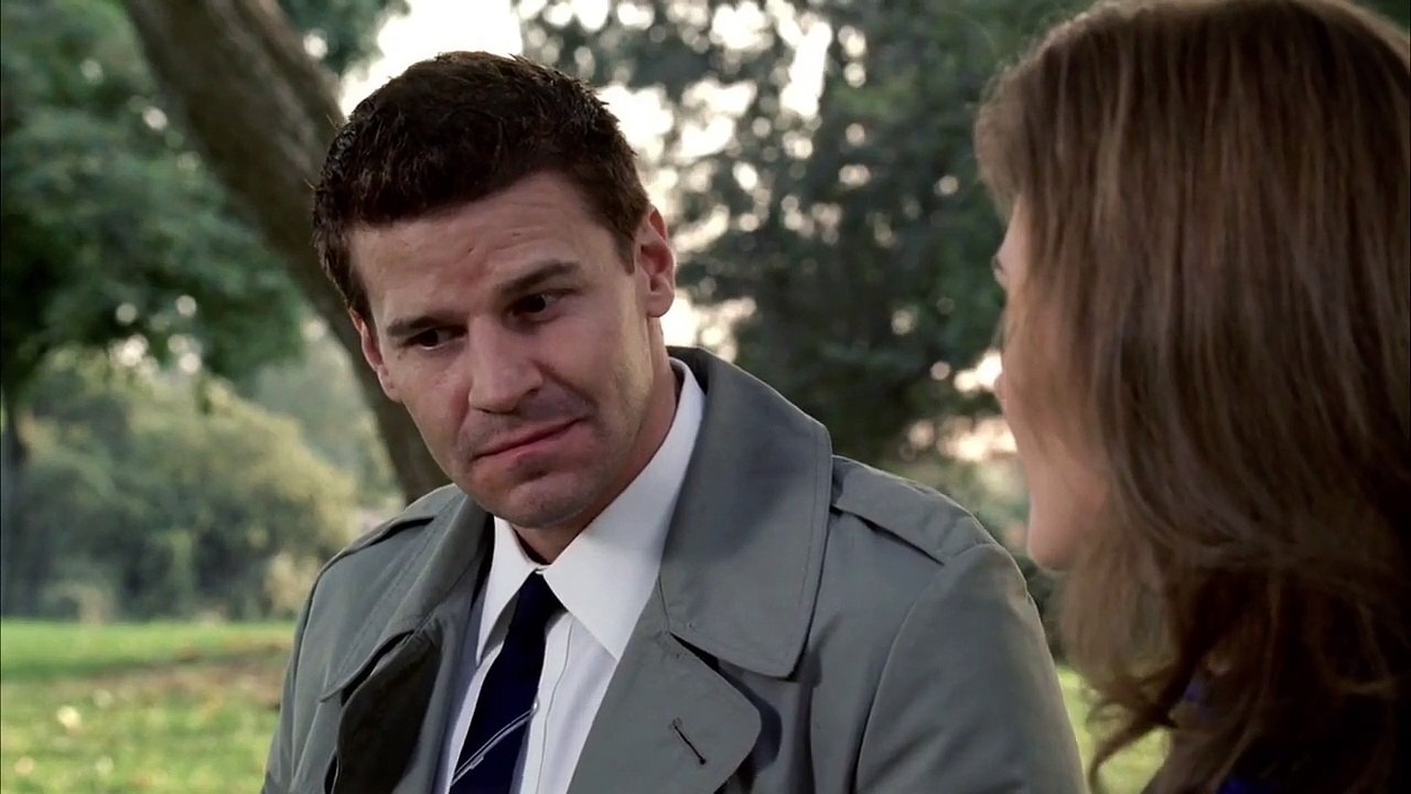 Bones 4x14 - Brennan gives Booth "cocky" belt buckle. (ending scene)