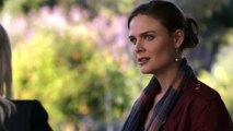 Bones 5x01 - Booth comes back to work after having a brain surgery