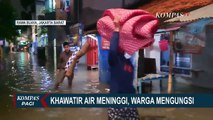 Khawatir Air Banjir Makin Tinggi, Warga Mengungsi