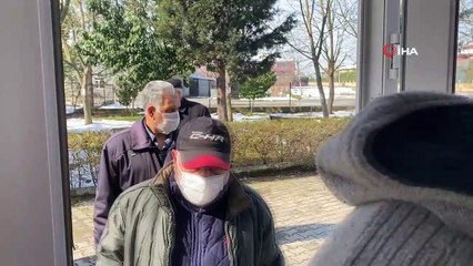 Alkole savaş açan cami cemaatinden pankartlı protesto