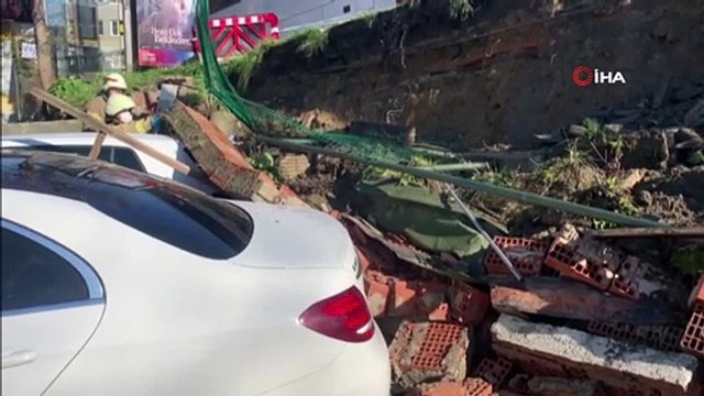 Beşiktaş Cengiz Topel Caddesi’nde bir otoparkta istinat duvarı aniden park halindeki araçların üzerine çöktü. Olay yerine polis ve itfaiye ekipleri sevk edildi.