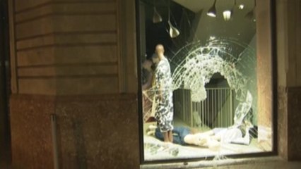 Saqueos y destrozos en otra noche de violencia en Barcelona