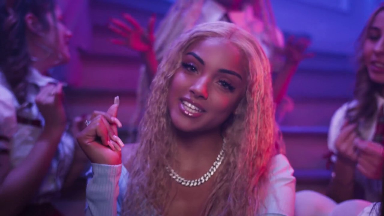 Wejdene - Réfléchir (Clip Officiel)