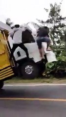 gokil truck jumping