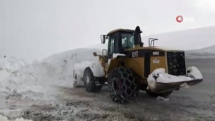 6 metrelik kar kütleleri arasında yol açtılar