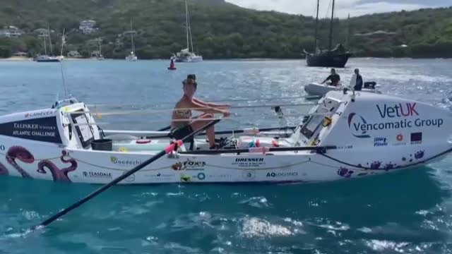 Una británica de 21 años se convierte en la mujer más joven en cruzar sola el Atlántico a remo