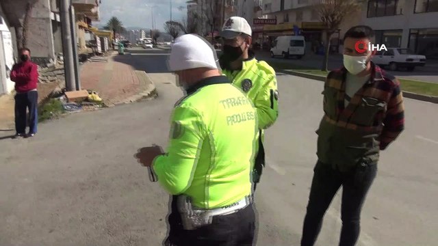 Kısıtlamada polisten kaçan alkollü sürücü duvara çarpınca yakayı ele verdi