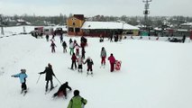 AĞRI - Küpkıran Kayak Merkezi'nde hafta sonu kayak keyfi yaşanıyor