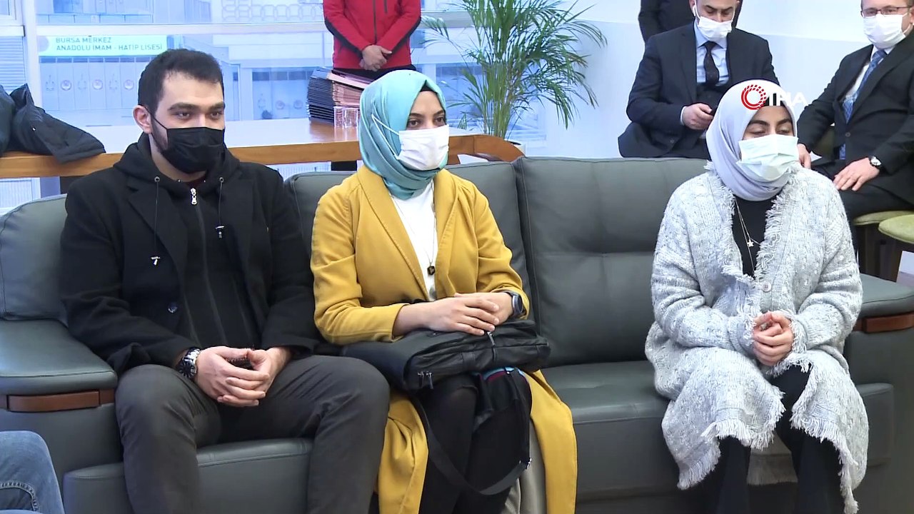 Mehmet Akif İnan şiirlerini okuma yarışmasında ödüller sahiplerini buldu