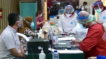 Jokowi Divaksin, Efeknya Hanya Turunkan 2% Penolakan Masyarakat Terhadap Vaksin