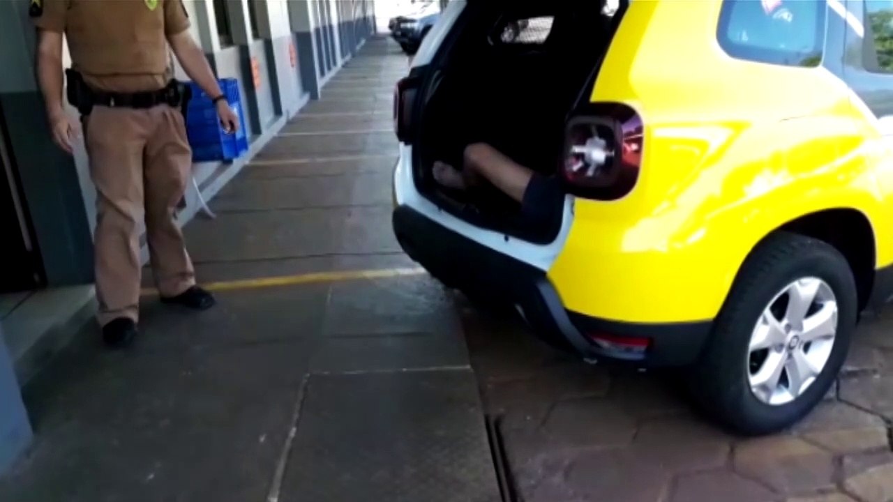 Em surto, homem invade residência, provoca danos e é detido pela Polícia Militar