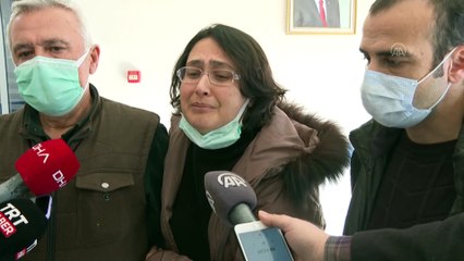 İZMİR - Bakan Kurum, Rıza Bey Apartmanı enkazında çocuklarını ve annelerini yitiren aileyle buluştu