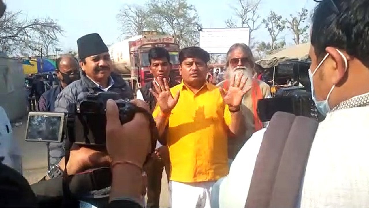रवि गुप्ता ने नेपाली मीडिया से बात कर बार्डर खोले जाने को सौंपा पत्र