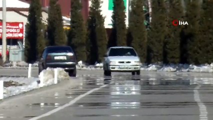 Uygulama yapan polisleri görüp geri geri giden araçlara ceza