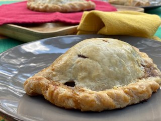 Cornish Pasty o Pastes Tradicionales  - La Cocina Mestiza - Sonia Ortiz con Sonya Santos