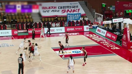 우리은행, 정규리그 13번째 우승...최종전 완승 / YTN