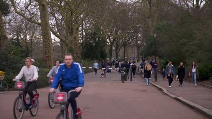 Park goers urge caution ahead of PM's road map announcement