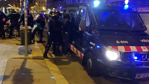 Imatges de les detencions a Plaça Catalunya / Guillem Ramos