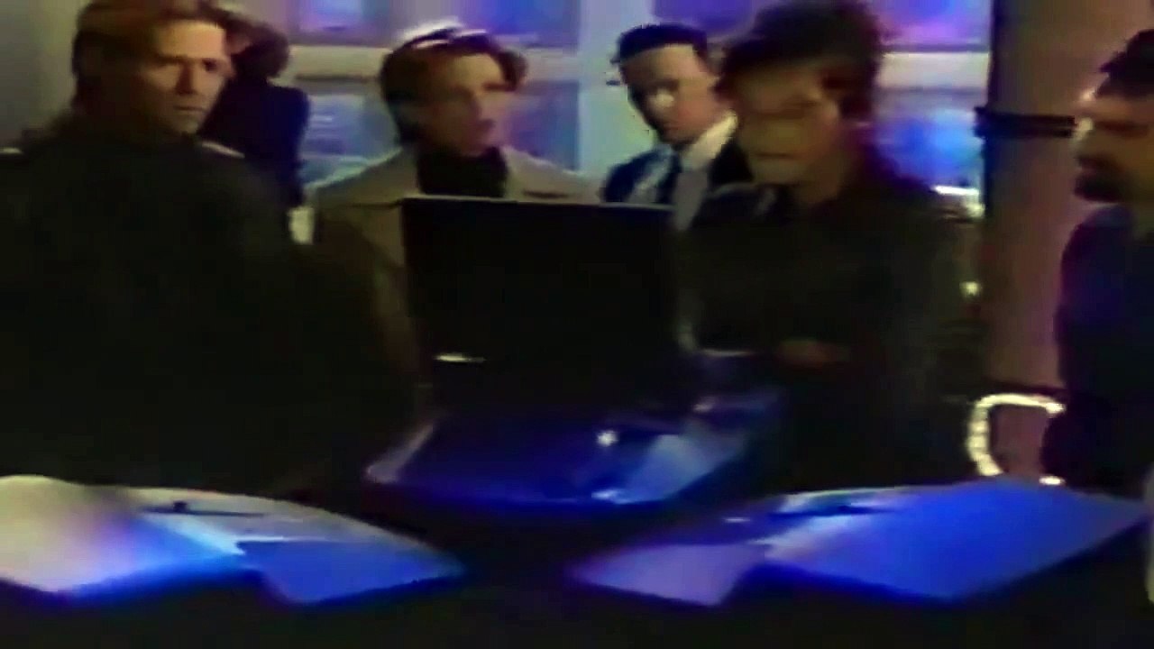 Viper - S 02 E 12 - Manhunt