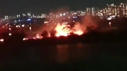 강풍 타고 번진 불길...도로 바로 옆까지 위협 / YTN