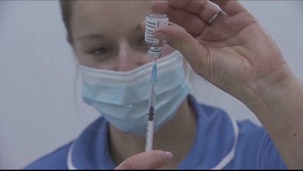 UK pushes ambitious COVID-19 vaccine plan