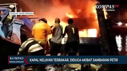 Diduga Tersambar Petir, Kapal Nelayan Terbakar
