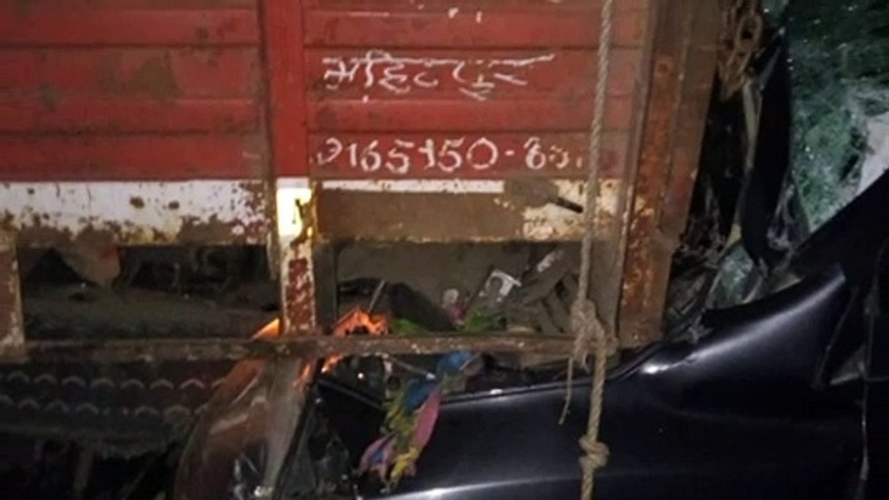 शाजापुर: ट्रक में पीछे से कार जा घुसी, घटना में...