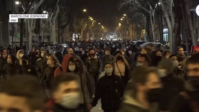 Pour la 6e nuit consécutive, des centaines de personnes manifestent en Espagne contre l'incarcération du rappeur Pablo Hasél
