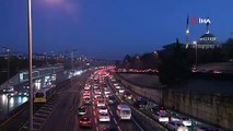 İstanbul'da 56 saatlik kısıtlama sonrası trafik yoğunluğu
