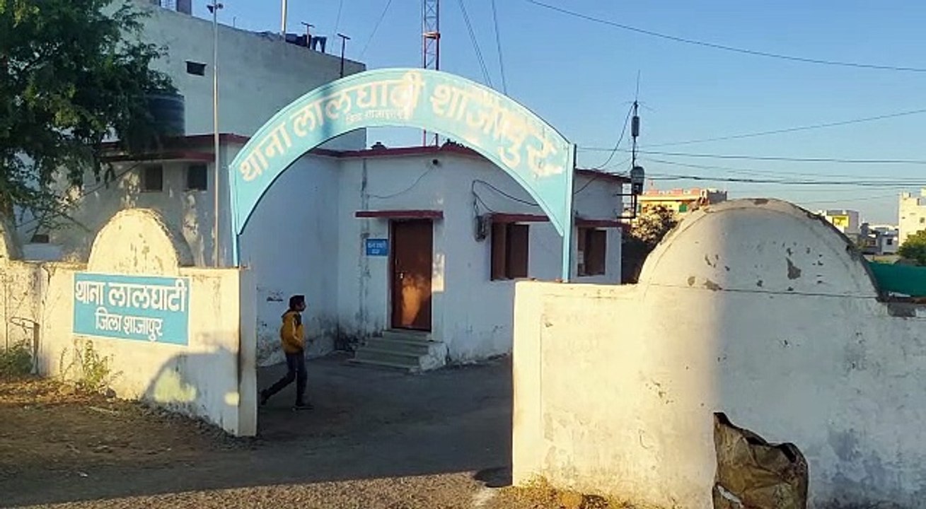 कुल्हाड़ी से सिर पर मारा जान से मारने की धमकी भ...