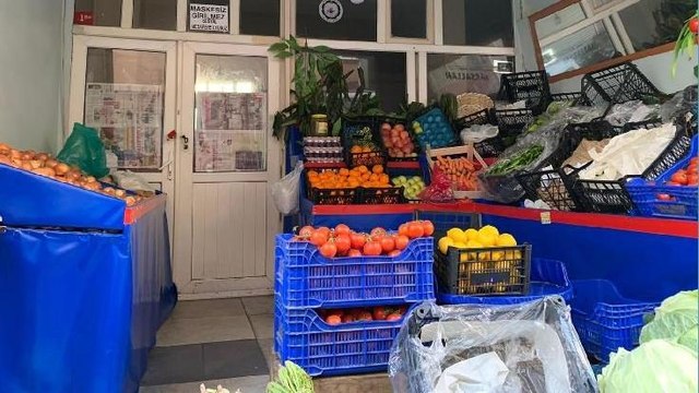 İstanbul’da manav görünümlü kıraathaneye baskın