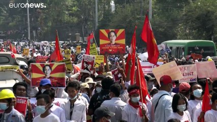 الجيش في ميانمار يحذر المتظاهرين من "احتمال الموت" وسط استمرار الاحتجاجات الحاشدة ضد الانقلاب