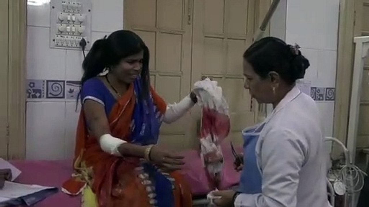पति-पत्नी और प्रेमिका के विवाद, पति की प्रेमिका ने पत्नी को मारी ब्लेड, कटी हाथ की नस