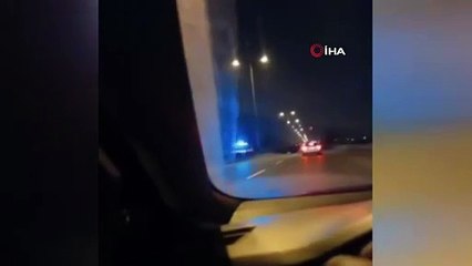 Kazayı izlemek için yavaşlayan otomobile otobüs çarptı